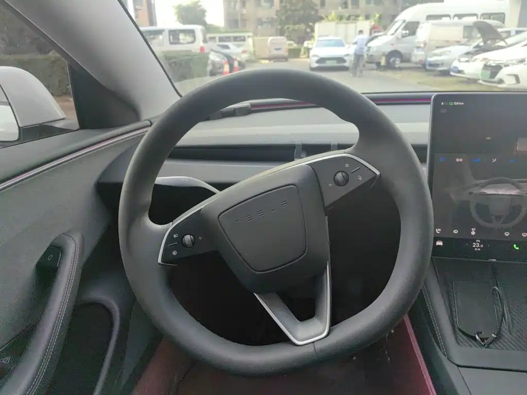 Tesla Model 3 — миниатюра 11