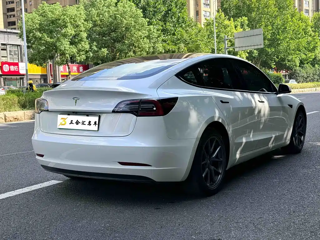 Tesla Model 3 — миниатюра 10
