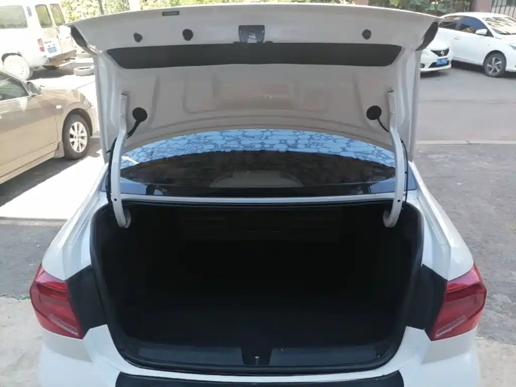 Volkswagen Jetta — миниатюра 19