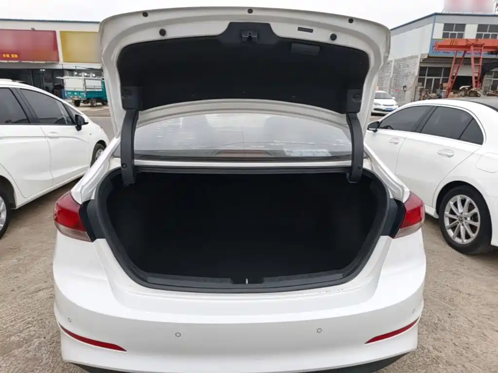 Hyundai Elantra — миниатюра 19