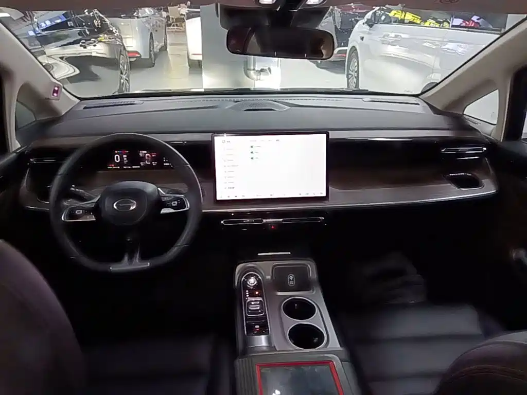 GAC Motor Trumpchi E8 PHEV — миниатюра 10
