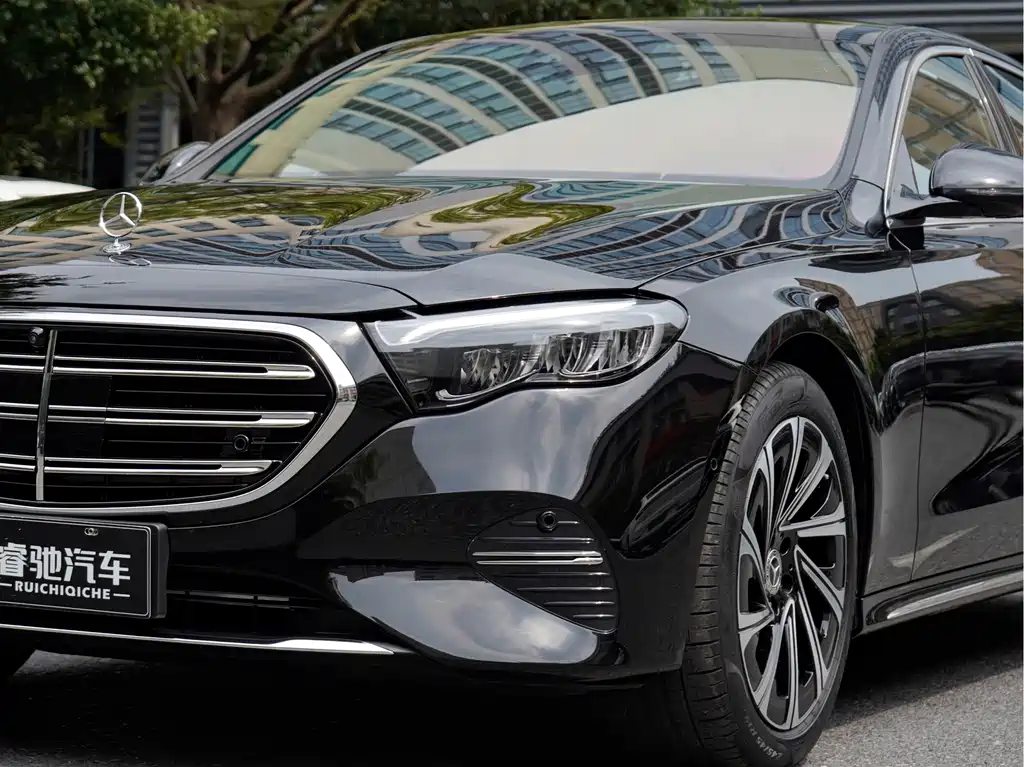 Mercedes-Benz E-Class — миниатюра 8