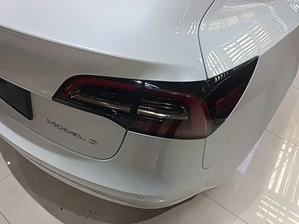 Tesla Model 3 — миниатюра 8
