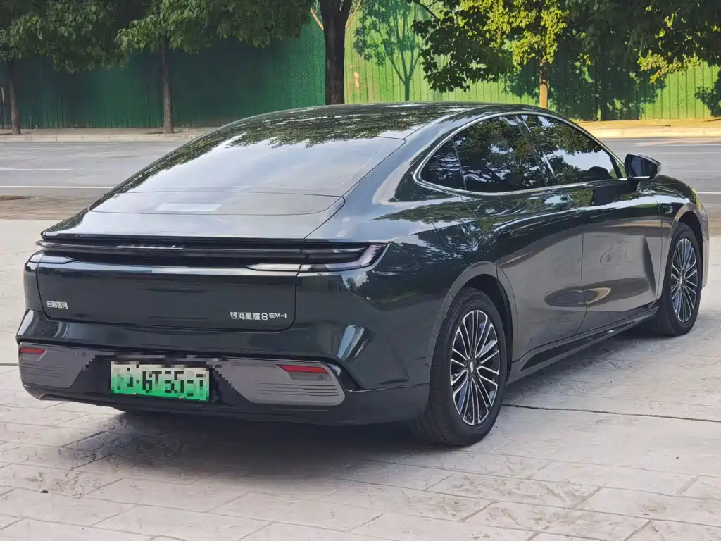 Geely Galaxy Galaxy 8 8 2025 130km EM-i Luxury
