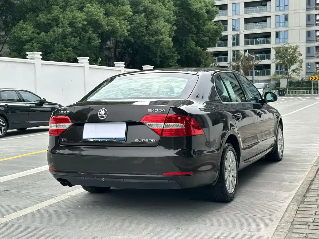 Skoda Superb — миниатюра 9