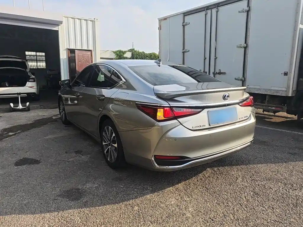 Lexus ES — миниатюра 5