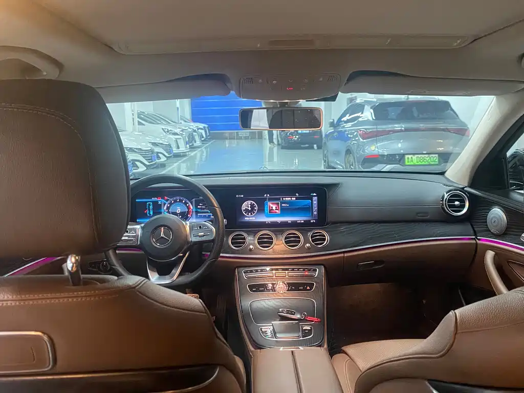 Mercedes-Benz E-Class — миниатюра 8