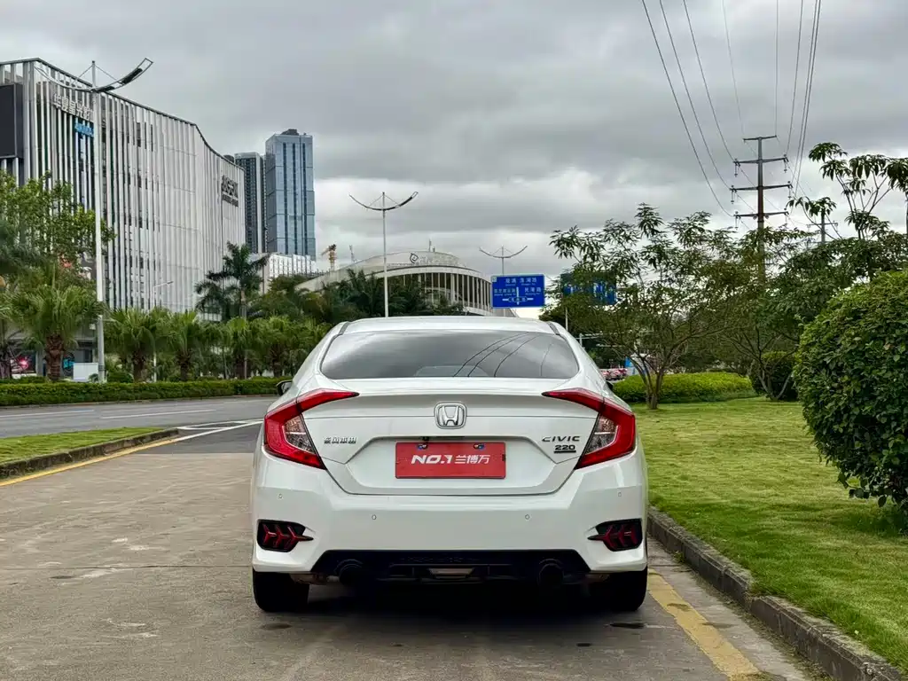 Honda Civic 2016 220TURBO CVT Luxury
