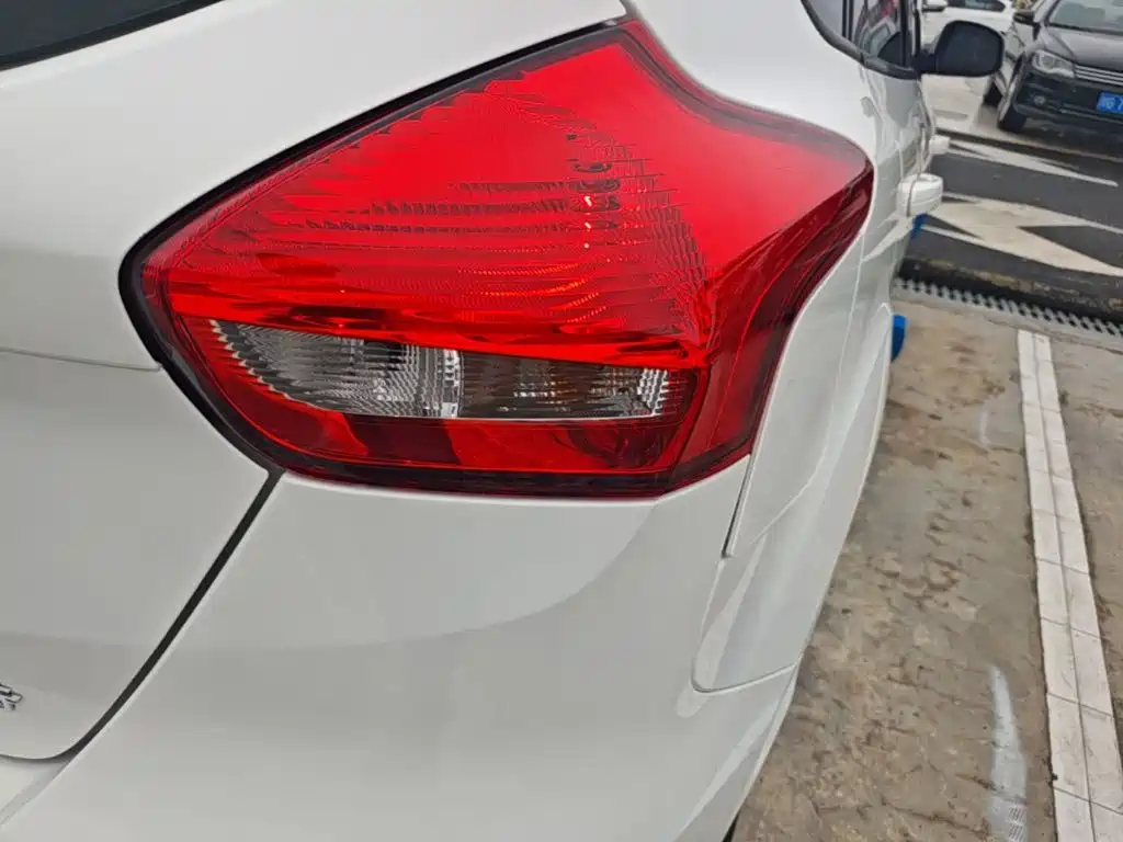 Ford Focus — миниатюра 8