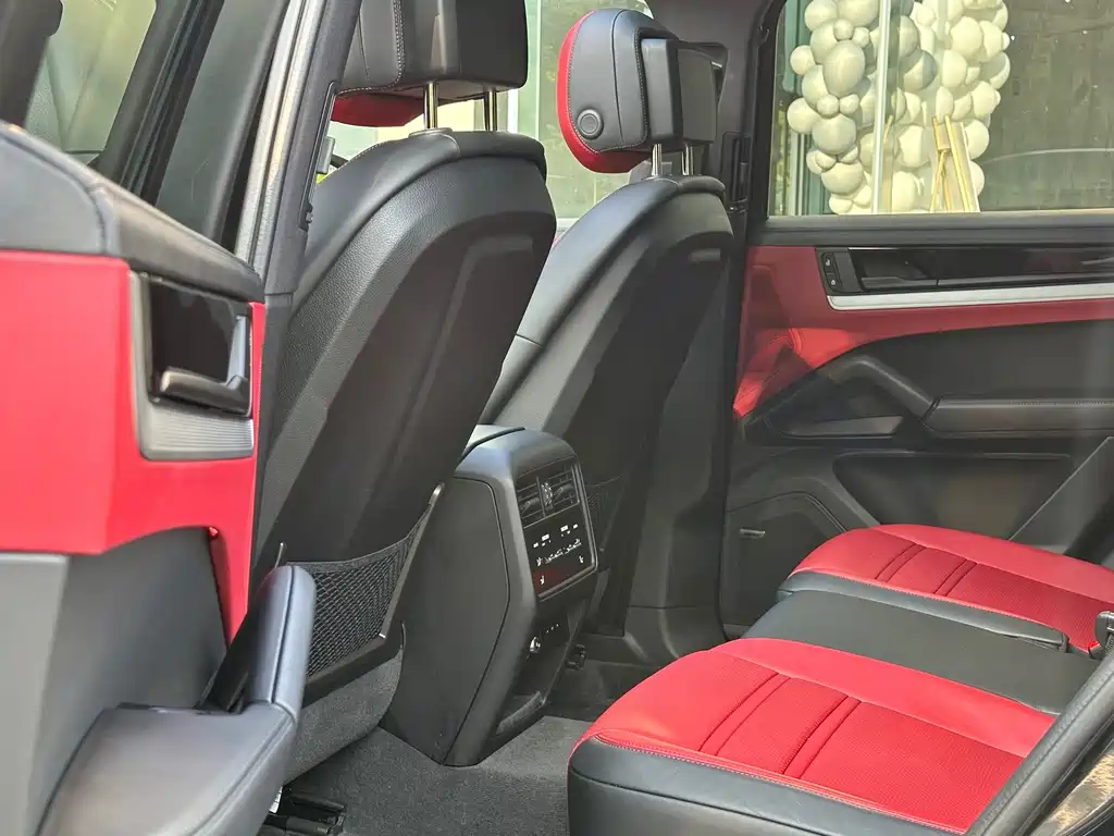 Porsche Cayenne — миниатюра 7