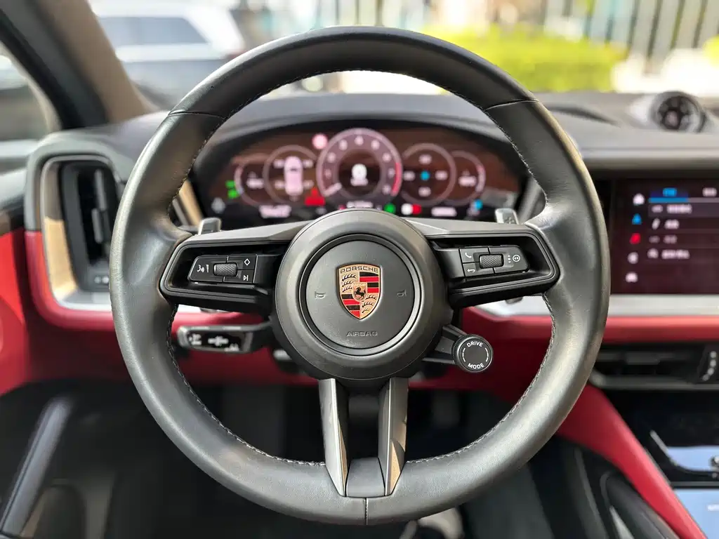 Porsche Cayenne — миниатюра 9