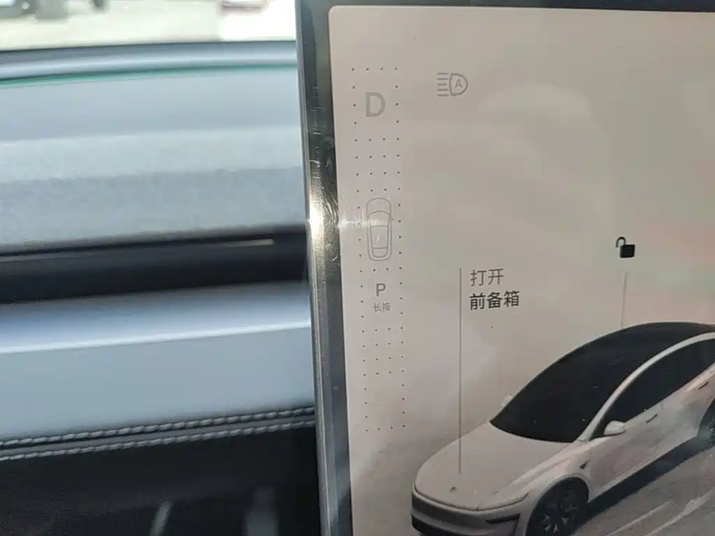 Tesla Model Y — миниатюра 14