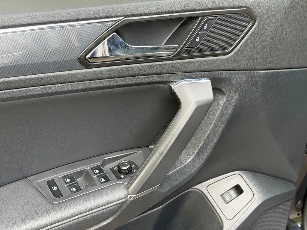 Volkswagen Tiguan L — миниатюра 6