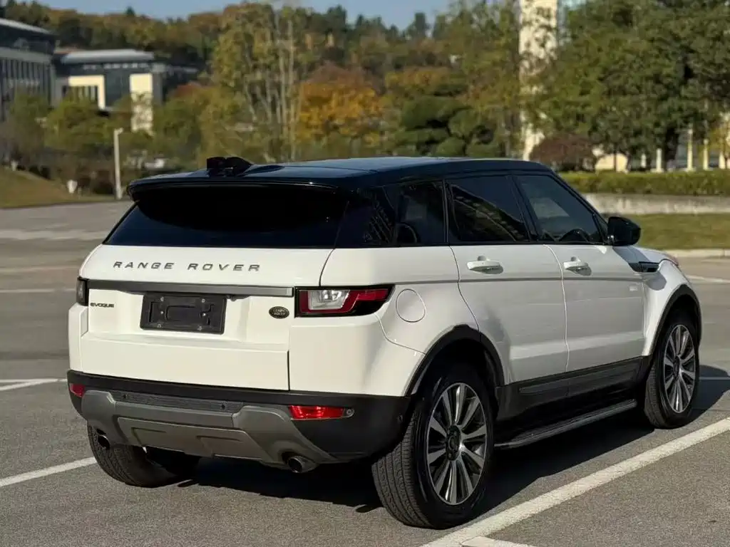 Land Rover Evoque — миниатюра 7