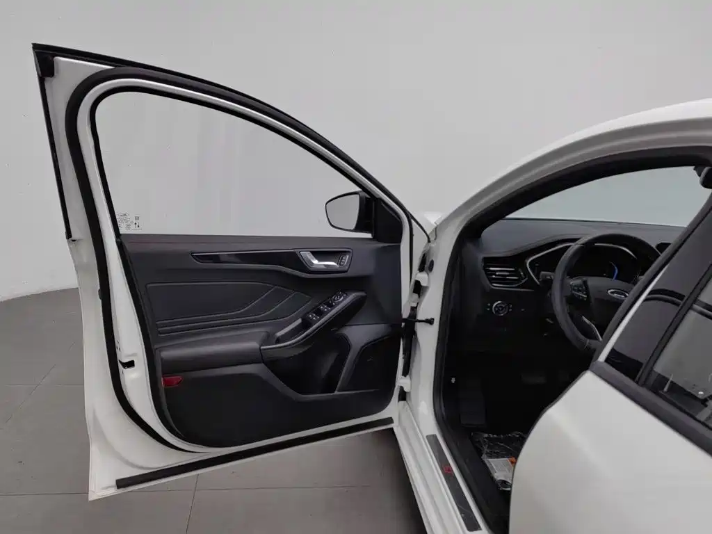Ford Focus — миниатюра 8