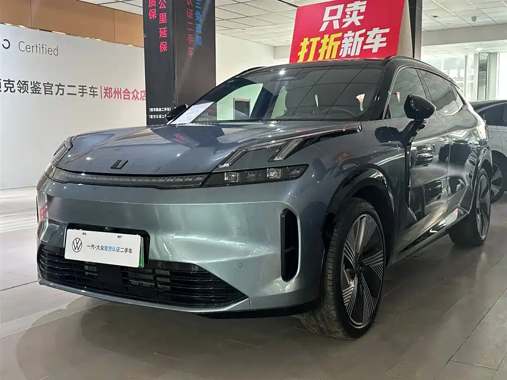 Lynk & Co 08 EM-P 2025