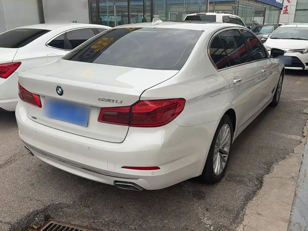 BMW 5 Series — миниатюра 7