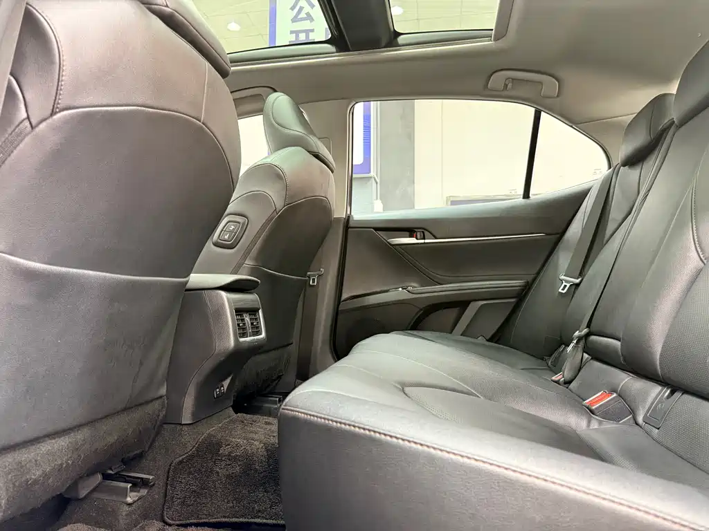 Toyota Camry 2021 2.5G Luxury