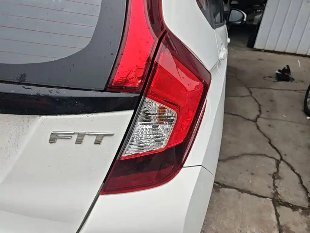 Honda Fit — миниатюра 8