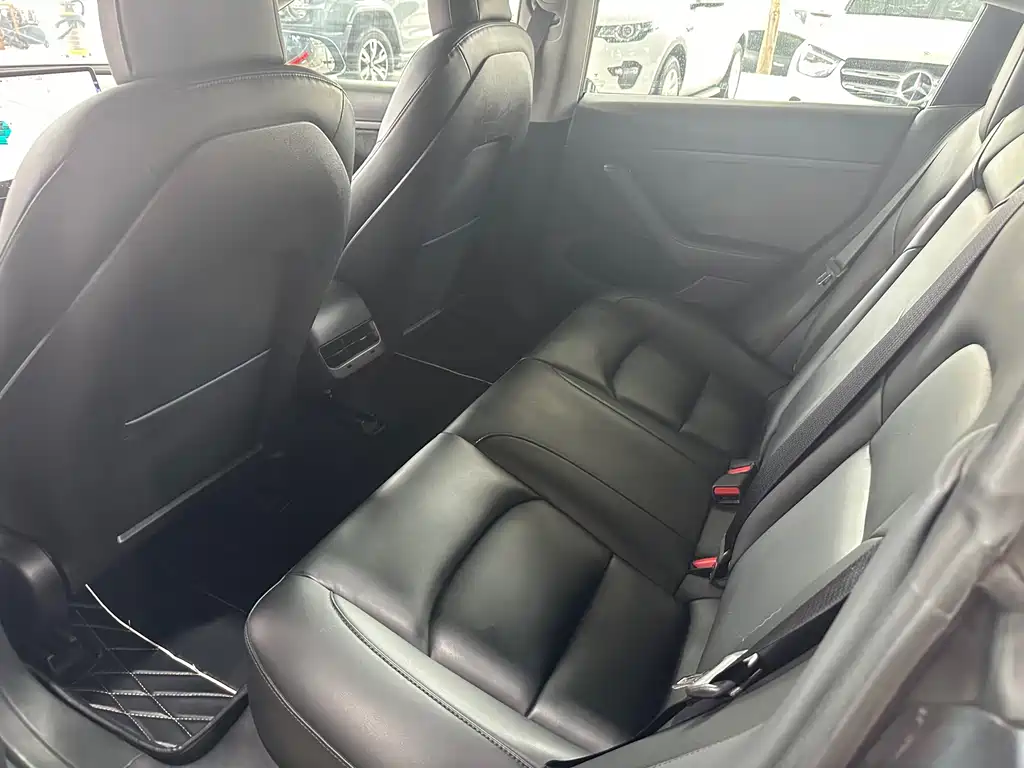 Tesla Model 3 — миниатюра 6