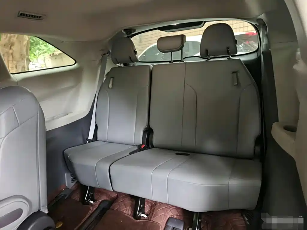 Toyota Granvia 2024 2.5L Comfort