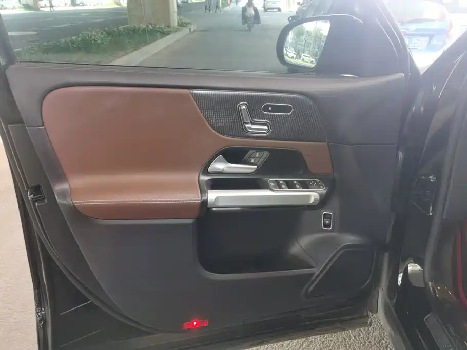 Mercedes-Benz GLB — миниатюра 7