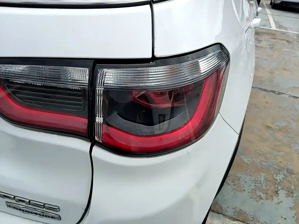 Jeep Compass — миниатюра 8