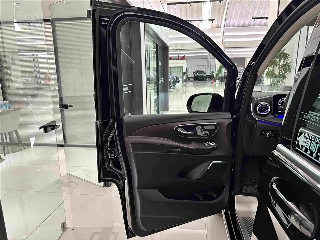 Mercedes-Benz V-Class — миниатюра 17