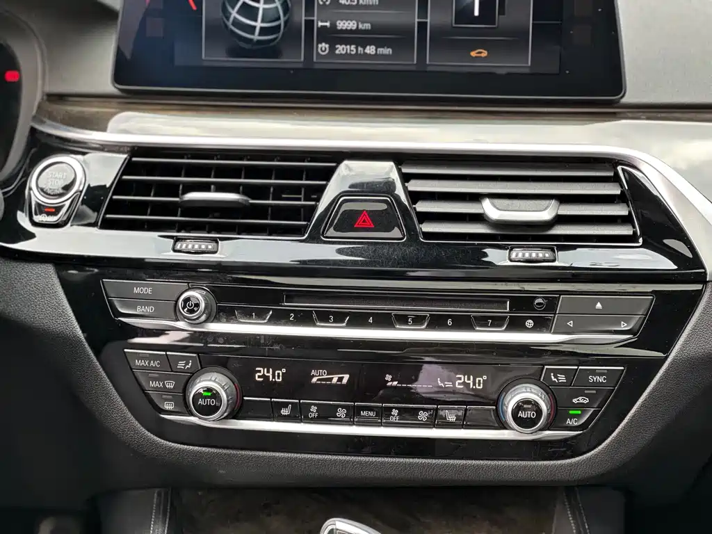 BMW 5 Series — миниатюра 11