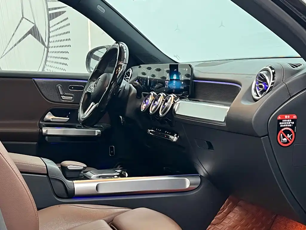 Mercedes-Benz GLB — миниатюра 11