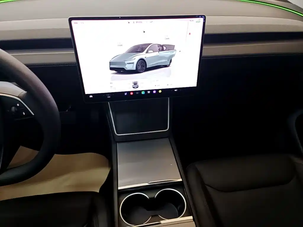 Tesla Model Y — миниатюра 13