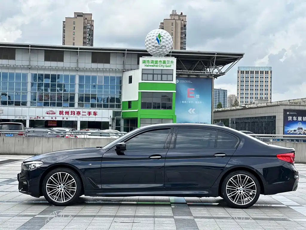 BMW 5 Series — миниатюра 7