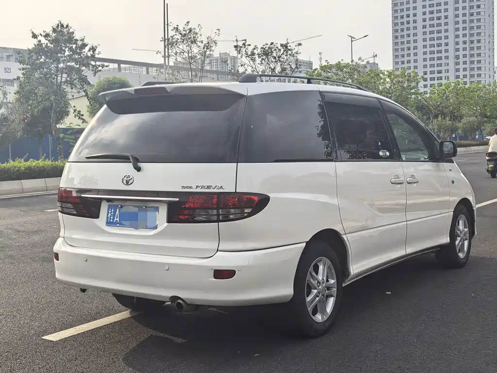 Toyota Previa — миниатюра 4