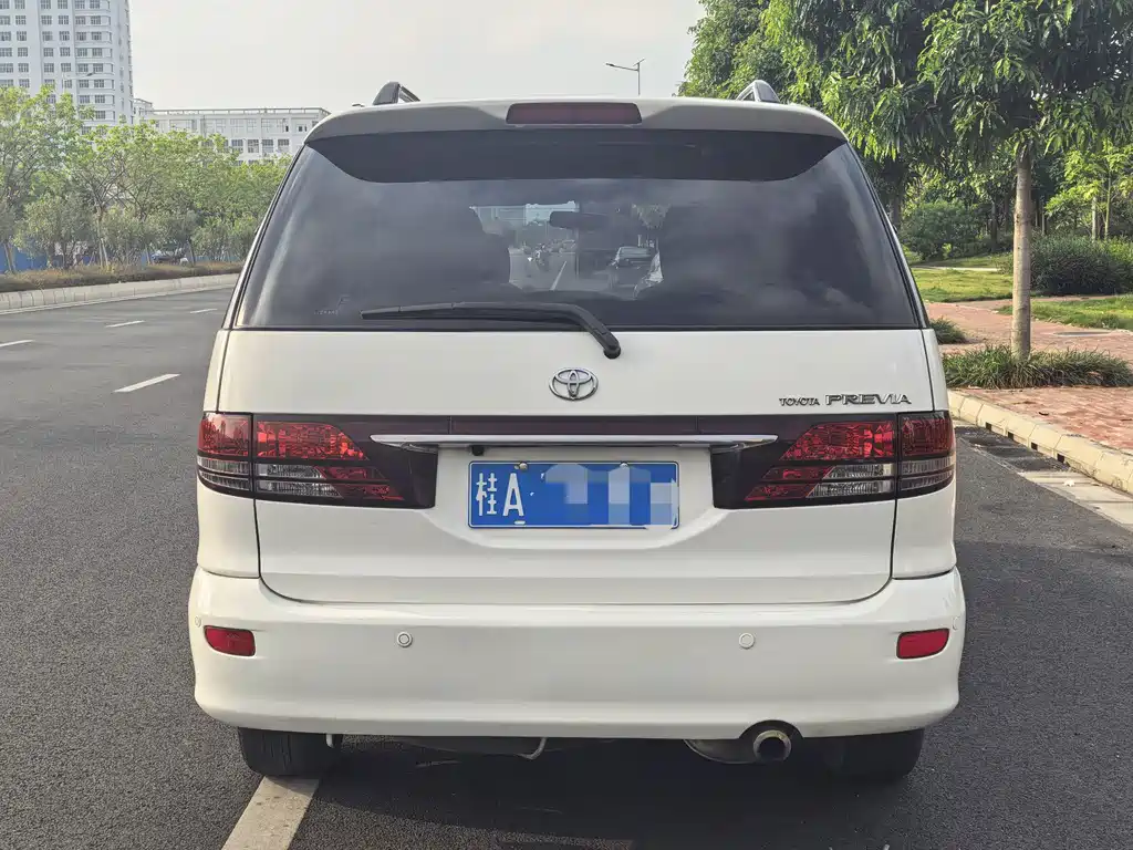 Toyota Previa — миниатюра 5