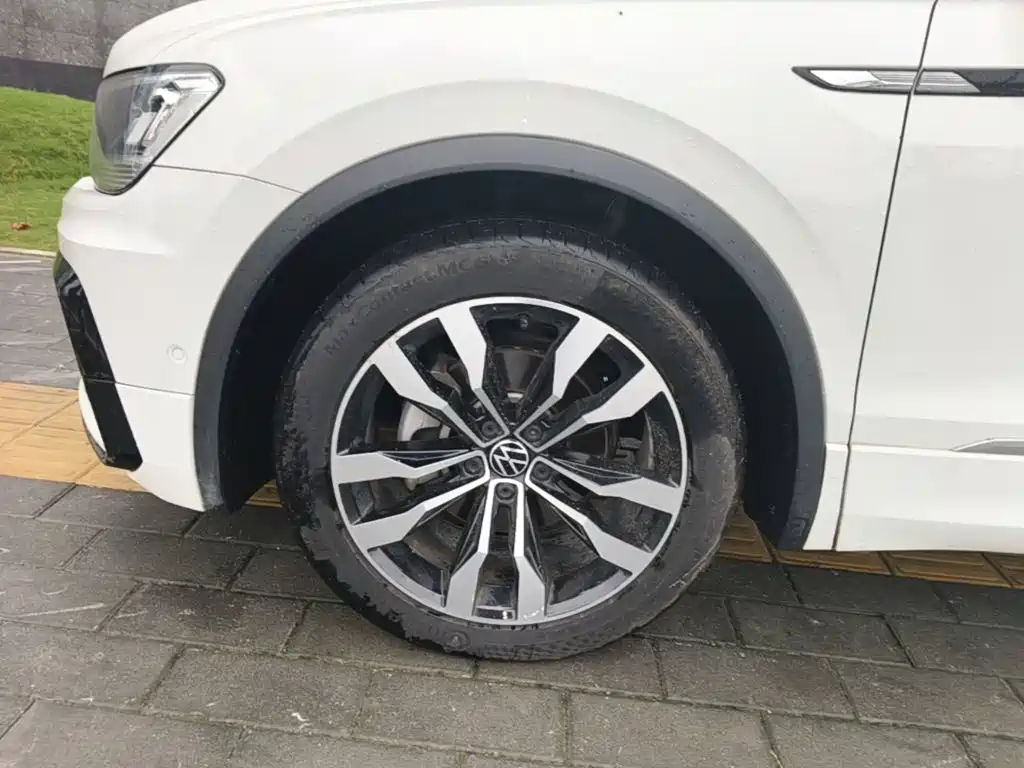 Volkswagen Tiguan L — миниатюра 23