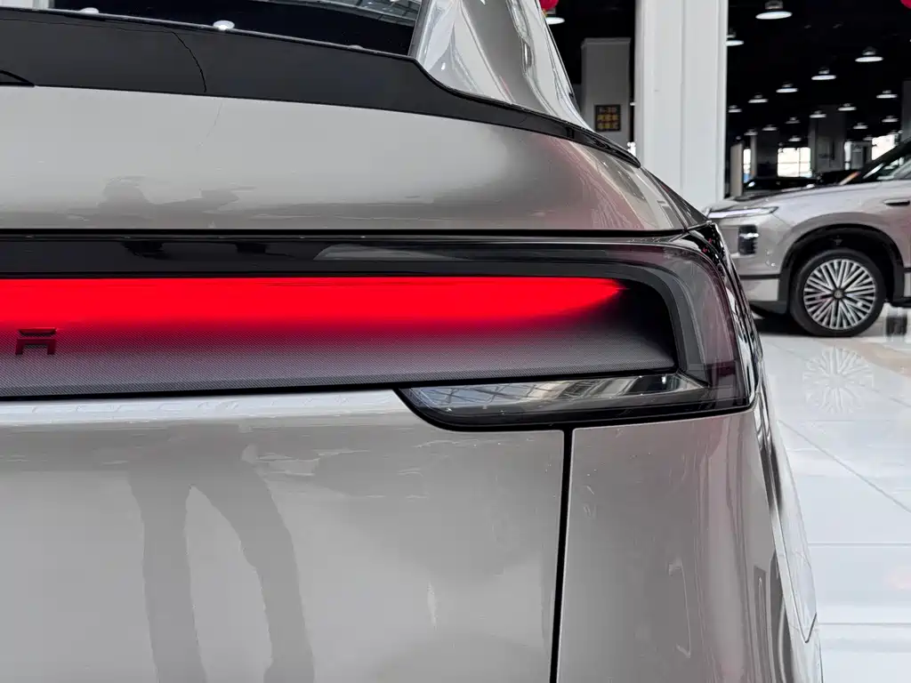 Tesla Model Y L — фотографии объявления, Фото 10