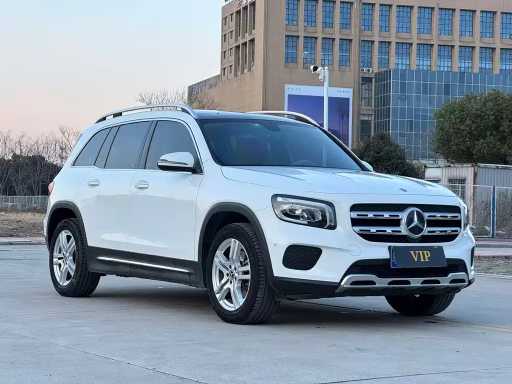 MERCEDES-BENZ GLB