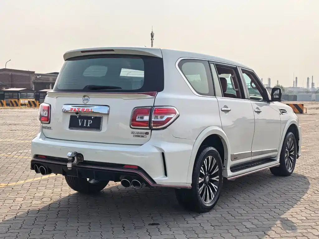 Nissan Patrol — миниатюра 9