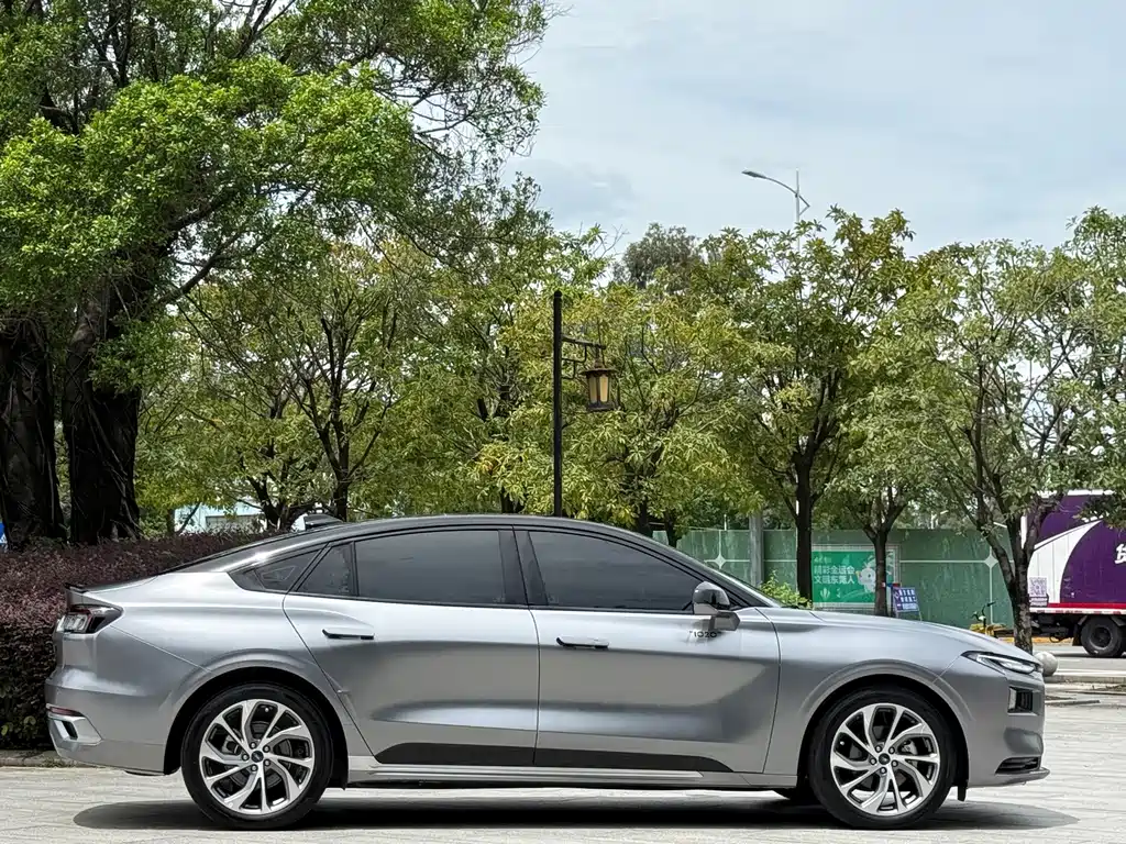 Ford Mondeo — миниатюра 4