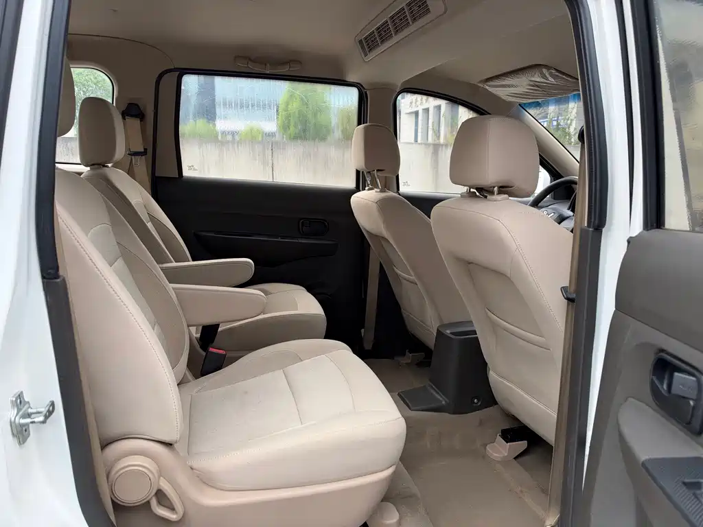 Wuling Hongguang — миниатюра 7