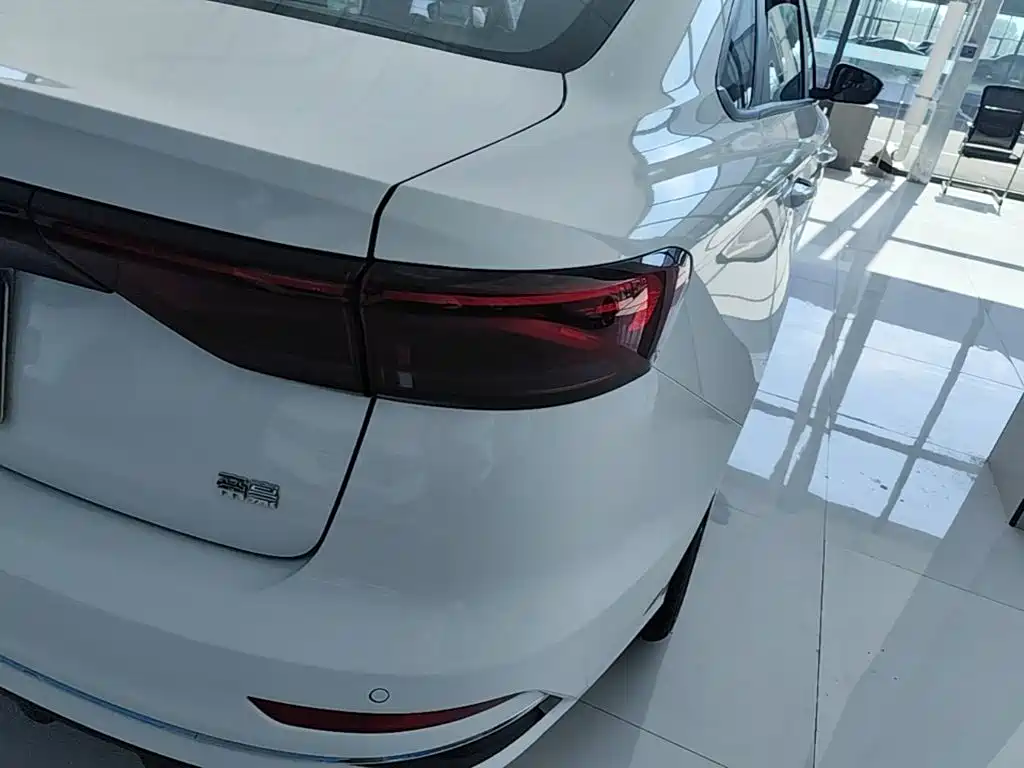 Geely Emgrand — миниатюра 8