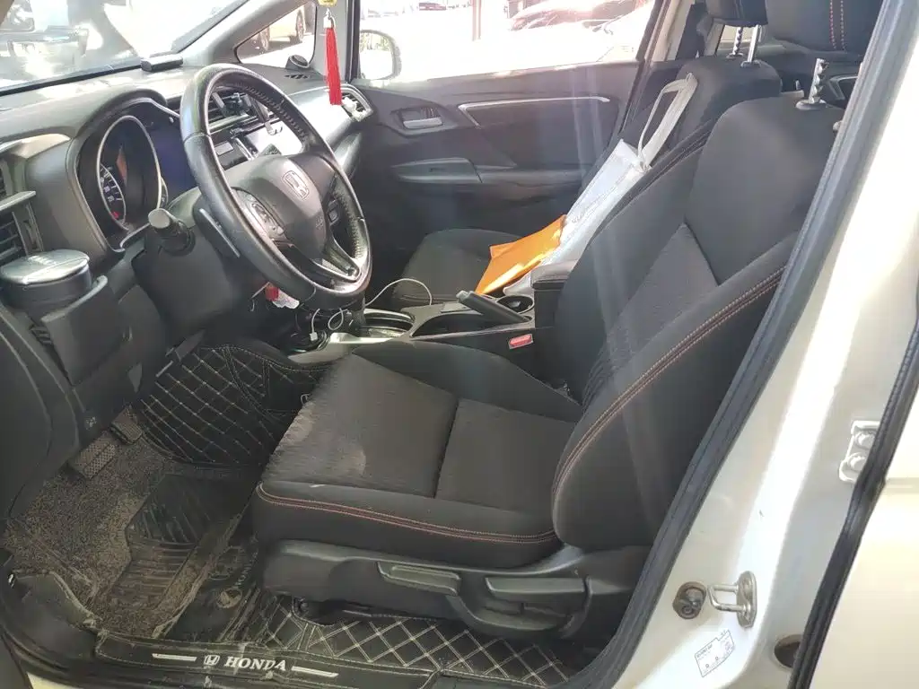 Honda Fit — миниатюра 8