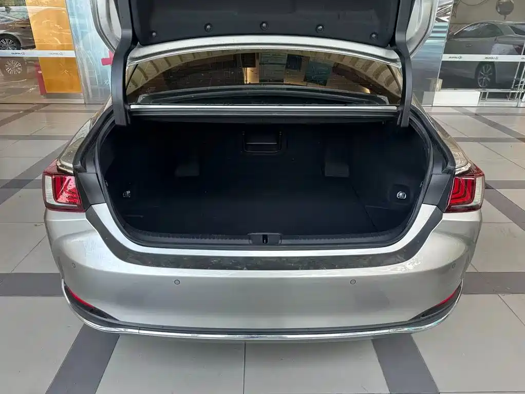 Lexus ES — миниатюра 9