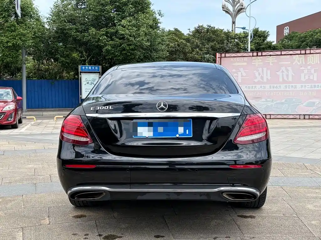 Mercedes-Benz E-Class — миниатюра 5
