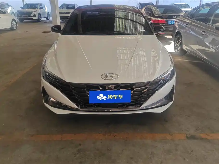 HYUNDAI ELANTRA