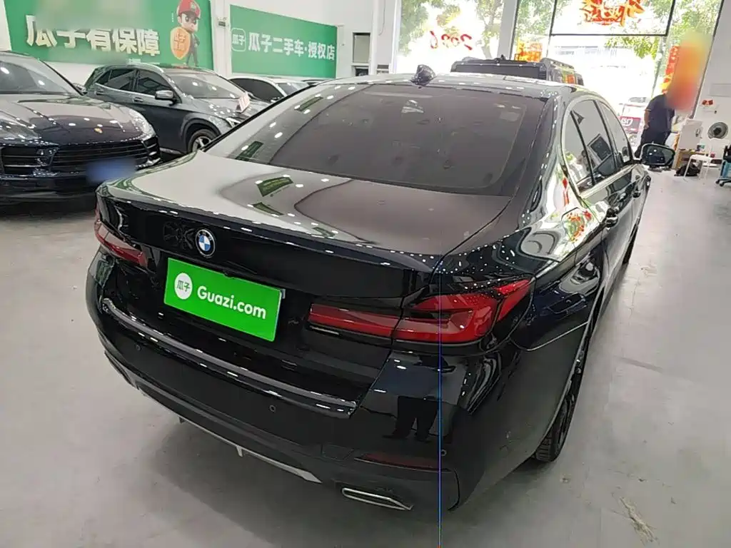 BMW 5 Series — миниатюра 7
