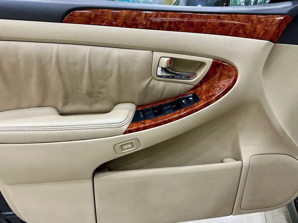 Toyota Crown — миниатюра 19