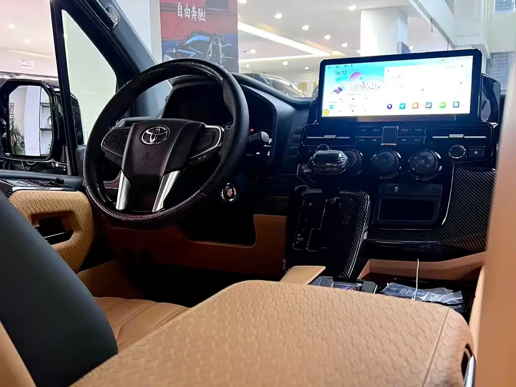 Toyota HiAce 2025 3.5L AT