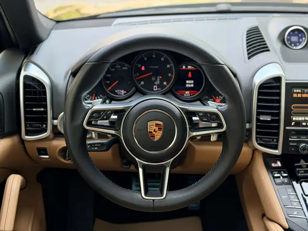 Porsche Cayenne — миниатюра 3