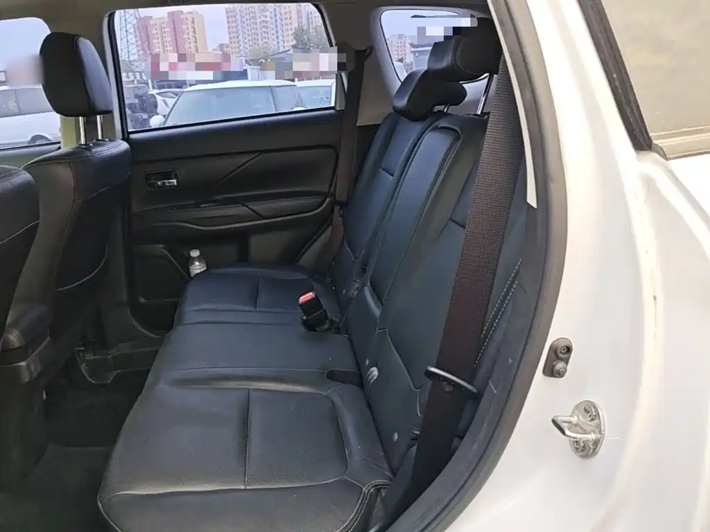 Mitsubishi Outlander — миниатюра 17